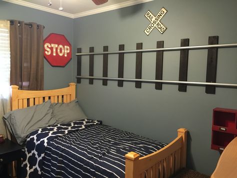 Train room. DIY train track Train Room For Boys, Train Bedroom For Boys, Train Theme Bedroom, Train Bedroom Decor, Boys Train Room, Boys Bedroom Green, Train Bed, Train Bedroom, Diy Train