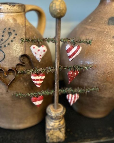 Primitive Valentine Crafts, Spring Primitives, Diy Valentine Decor, Valentine Decor Ideas, Primitive Hearts, Primitive Valentine Decor, Rustic Valentine Decor, Primitive Decorations, Primitive Valentine