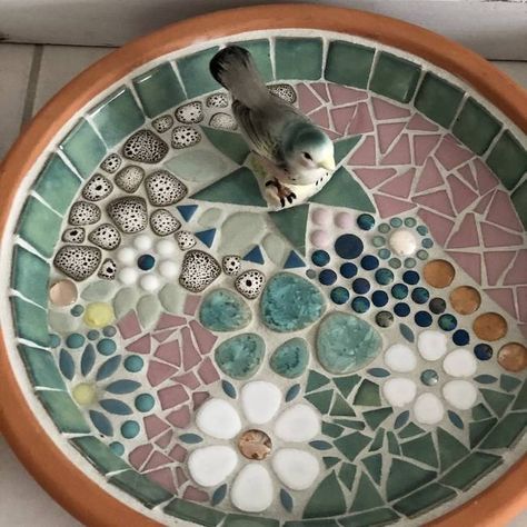 Mosaic Birdbath, Mosaic Art Diy, Mosaic Garden Art, Mosaic Birds, Mosaic Art Projects, Mosaic Stained, Mosaic Tile Art, Mosaic Artwork, Mosaic Garden