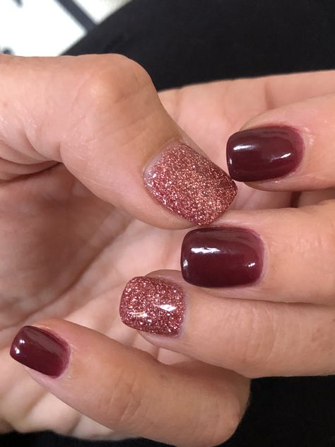 SNS Nails Dip Nails For January, Dip Tip Nails Ideas Winter, Dipped Gel Nails, Short Acrylic Nails Gel Polish, Anc Designs Nails, Sns Nails Colors For September, Power Nails Dipping Color Fall, Gel Powder Nails Designs Fall, Two Color Dip Nails