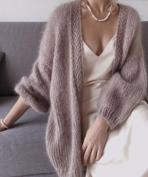 Parisienne Chic, Knit Vest Pattern, Oversize Knit, Mohair Sweater, Knit Fashion, Knitting Inspiration, Winter Fashion Outfits, Crochet Clothes, Beautiful Outfits