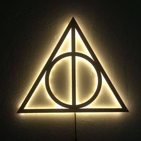 Harry Potter Light, Harry Potter Bedroom Decor, Luminaria Diy, Dark Harry, Harry Potter Accessories, Harry Potter Nursery, Harry Potter Room Decor, Harry Potter Bedroom, Nursery Trends