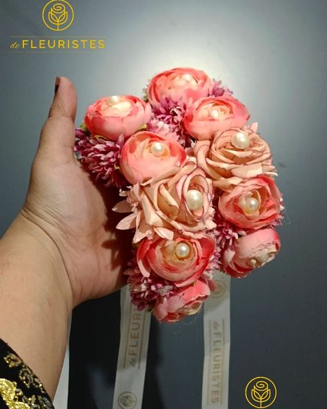 Beautiful customized artificial floral gajra pair Order now December bookings 👐 #defleuristes #artificalflower #premium #gajra #floraldesign #flowers #art #foryou #trending #instagood #instagram Flowers Art, Flower Jewelry, Flower Jewellery, Floral Design, Flowers, Floral, Instagram, Art