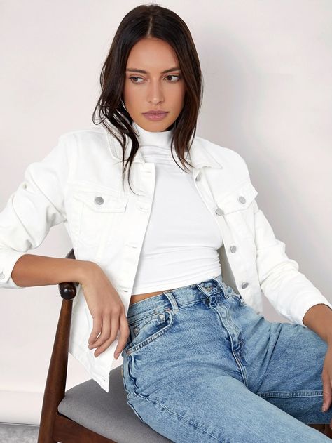 White Jeans Outfit Mens, White Jean Jacket Outfits, White Denim Jacket Outfit, Denim Jacket Outfit Women, Cropped Denim Jacket Outfit, Cropped Jacket Outfit, White Jacket Outfit, Trendy Instagram Outfits, Fall Jackets Outfit