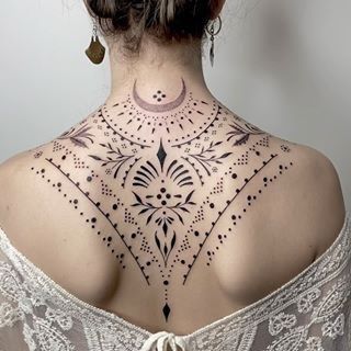 Tatoo 3d, Handpoke Tattoo, Inspiration Tattoos, Spine Tattoos, Dream Tattoos, Elegant Tattoos, Henna Tattoo Designs, Feminine Tattoos, Back Tattoos