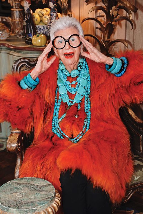 Fashion Icon New Yorker Iris Apfel Signs With IMG, Her First 'Proper Agent' At Age 97 — Anne of Carversville Accidental Icon, Iris Fashion, Montgomery Clift, Gisele Bündchen, Advanced Style, Ageless Style, Costume Institute, Greenwich Village, Old Woman