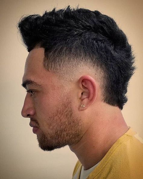 We have gathered the best burst fade haircuts for you. It is a very modern and cool style. Look at our the newest burst fade gallery. Frohawk Fade Men, Taper Mohawk, Men Mohawk, Frohawk Fade, Curly Taper, Taper Fade Mohawk, Mohawk Fade, Fade Mohawk, Burst Fade Mohawk