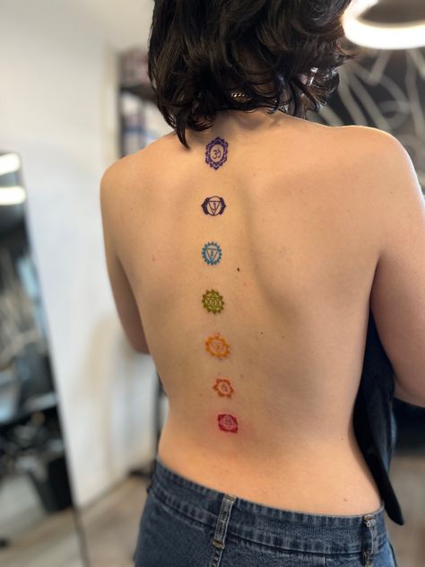 Back Chakras Tattoo, Chakra Lotus Tattoo, Throat Chakra Tattoo, Chakra Back Tattoo, Chakra Spine Tattoo, Spiritual Tattoo Designs, Body Sketching, Back Tattoos Ideas, Freedom Tattoos