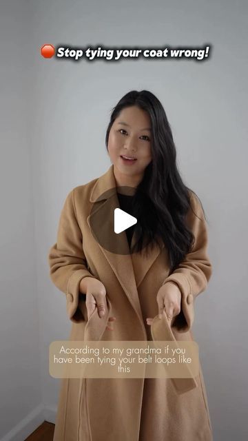 belle & bloom on Instagram: "@tribeofwuwu shows us how to elevate your coat tying skills 🖤 #BelleandBloom #Beyoubedifferent" Trench Coat Knot Ties, Tie A Belt On A Coat, How To Tie A Sweater Belt, Tying Trench Coat Belt In Back, Tying A Coat Belt, How To Tie Belt On Trench Coat, Tie Trench Coat Belt In Back, Tie Belt Coat Outfit, How To Tie A Jacket Belt