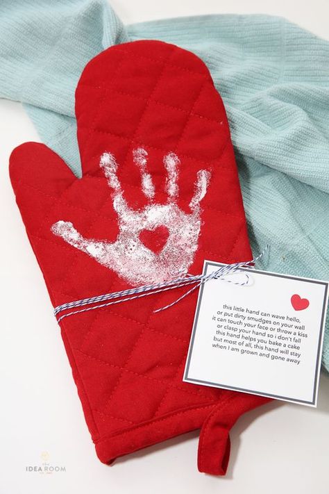 Handprint Oven Mitt, Diy Mother's Day Crafts, Mothers Day Poems, Diy Gifts For Mom, Ideas Hogar, Best Mothers Day Gifts, Mothers Day Crafts For Kids, Unique Mothers Day Gifts, Diy Mothers Day Gifts