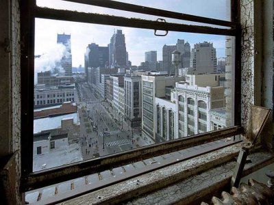 The Slowest-Growing Cities Of The Past 20 Years Detroit Ruins, Detroit Downtown, Abandoned Detroit, Desert Places, Detroit City, The Ruins, Detroit Michigan, American Cities, Abandoned Buildings