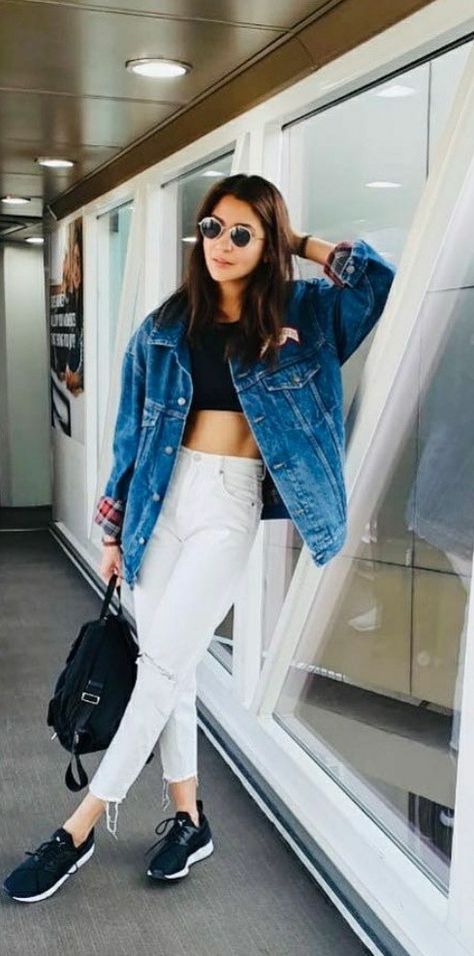 Deepika Padukone Airport Look, Celebrity Jeans, Khushi Kapoor, Jeans Styling, Celebrity Airport Style, Celebrity Casual Outfits, Airport Look, Stylish Summer Outfits, Anushka Sharma