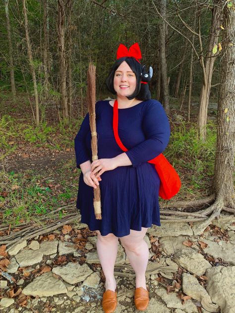 Plus size blogger dressed up in a plus size Kiki's delivery service costume Cosplay Ideas Plus Size, Plus Size Halloween Costumes Ideas, Plus Size Diy Halloween Costumes, Kiki's Delivery Service Costume, Plus Size Halloween Costume Ideas, Halloween Costume Plus Size, Plus Size Halloween Costumes, Halloween Costumes Plus Size, Costumes 2023