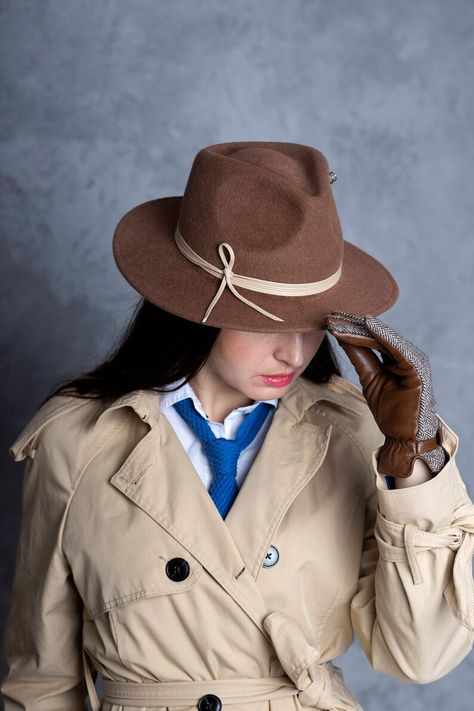 Brown Wide Brim Stiff Casual Felt Fedora Women Trend Hat 2022 | Etsy Fedora Women Outfit, Fedora Outfit, Fedora Women, Female Detective, Modern Hat, Felt Fedora, Unique Hats, Outfit Trends, Fedora Hat