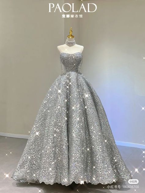 Silver Ball Gown, Kpop Stage Outfits, Ball Gowns Fantasy, Floral Dresses With Sleeves, Award Show Dresses, Kpop Stage, Gowns Dresses Elegant, Classy Prom Dresses, Prom Dress Inspiration