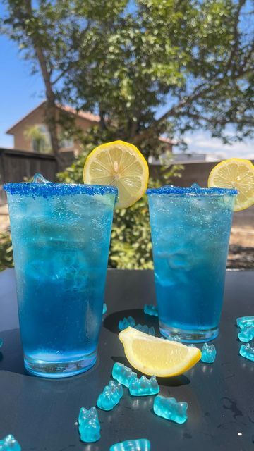 Blue Raspberry Aesthetic, Blue Lemonade Aesthetic, Blue Birthday Food, Blue Raspberry Drinks, Blue Drinks Aesthetic, Blue Drink Aesthetic, Blue Drinks Alcohol, Raspberry Gummies, Curacao Drink