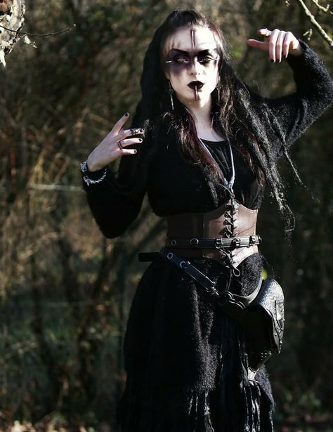 Vikings Halloween, Medieval Witch, Demon Costume, Viking Cosplay, Fairy Photoshoot, Elf Cosplay, Steampunk Halloween, Goth Subculture, Viking Costume