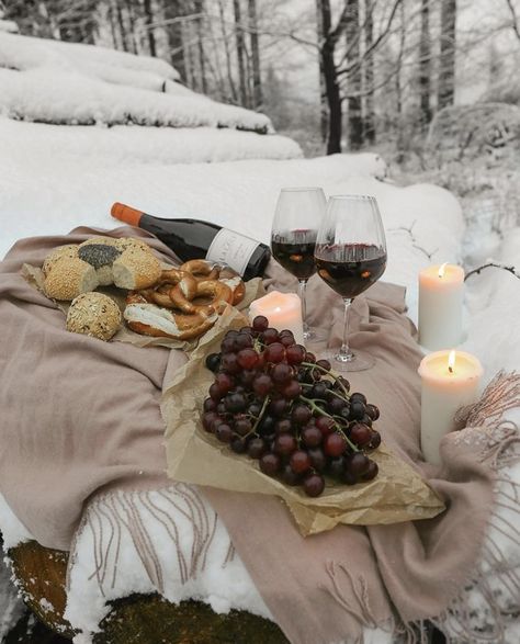 Winter Aesthetic Pictures, Picnic Winter, Couple Date Ideas, Winter Proposal, Winter Picnic, Date Ideas For Couples, Couple Date, Winter Couple, Xmas Wallpaper