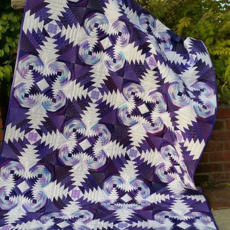 A Tarted Up Pineapple quilt Pineapple Quilt Pattern, Pineapple Quilt Block, Free Quilt Tutorials, Pineapple Quilt, Log Cabin Quilt Pattern, Purple Quilts, Classic Quilts, Log Cabin Quilts, Log Cabin Quilt