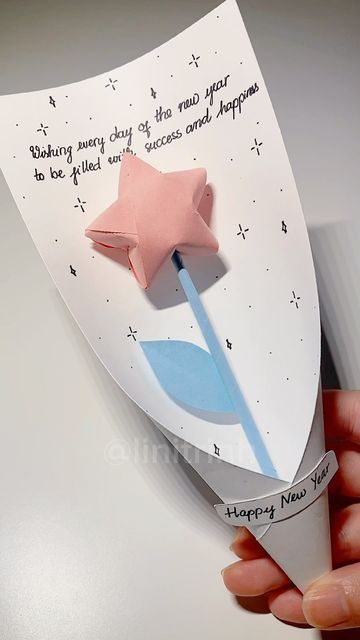 Paper Gift For Birthday, What To Gift Yourself On Your Birthday, Easy Cute Gifts For Friends, Gift From Paper, Diy Easy Crafts With Paper, Cute Paper Things, Diy Cute Gifts For Friends, Gift Ideas With Paper, Aesthetic Gifts Ideas