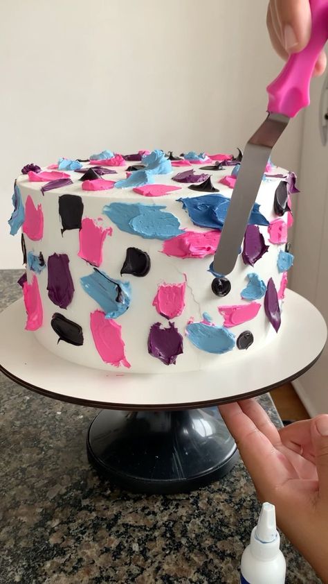 Tie Dye Icing Technique, Marble Frosting Cake, Tie Dye Sheet Cake, Tie Dye Cake Frosting, Tie Dye Frosting, Tye Dye Cake, Tie Dye Cake, Splatter Cake, Tie Dye Sheets