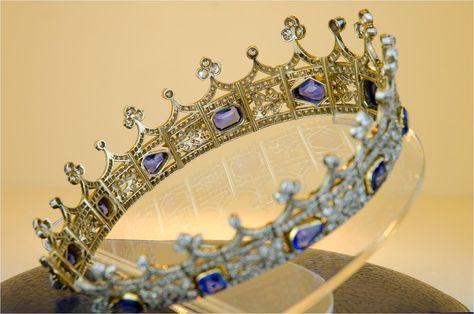 Strathmore Rose Tiara, Sapphire Tiara, Prins Albert, Flower Tiara, Royal Crowns, Beautiful Tiaras, Royal Tiaras, Royal Brides, Diamond Tiara