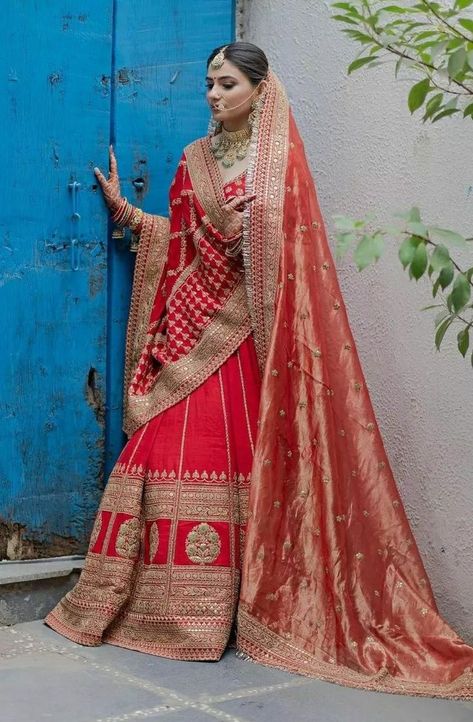 Indian Bridal Wear Red, Best Indian Wedding Dresses, Indian Wedding Gowns, Red Bridal Dress, Lehenga Saree Design, Latest Bridal Lehenga, Couple Wedding Dress, Wedding Lehenga Designs, Lehenga Designs Simple