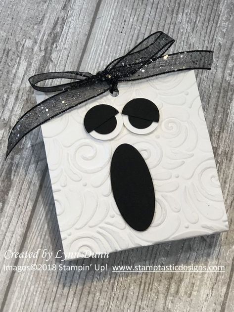 Ghost Halloween Treat Holder Pumpkin Frankenstein, Treat Boxes Diy, Ghost Treats, Halloween Treat Holders, Halloween Punch, Halloween Treat Boxes, Chocolate Crafts, Halloween Things, Autumn Cards