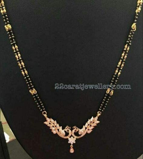 Short Length Nallapusalu, Short Nallapusala Golusu Designs, Nalapusalu Long Latest Designs, Nallapoosalu Latest Designs Gold, Nallapusalu Long Chain Designs Latest, Black Bits Chain Gold Short, Locket For Black Beads Chain, Latest Black Beads Designs Gold, Blackbeads Locket Designs