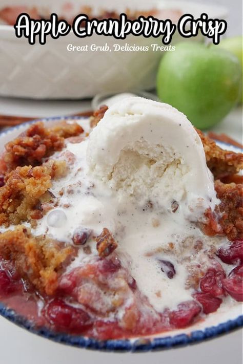 Apple Cranberry Crisp Apple Cranberry Crisp Recipe, Cranberry Recipes Dessert, Cranberry Crisp, Apple Cranberry Crisp, Caramel Apple Crumble, Cranberry Dessert, Raspberry Crumble, Pecan Topping, Raspberry Desserts