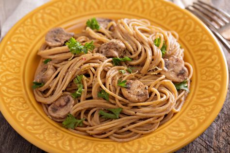 Mushroom whole wheat spaghetti Cooking Brown Rice, Cook Brown Rice, Brown Rice Pasta, Whole Wheat Spaghetti, Wheat Pasta, Beef Stew Meat, Rice Pasta, Homemade Tomato Sauce, Orzo Pasta