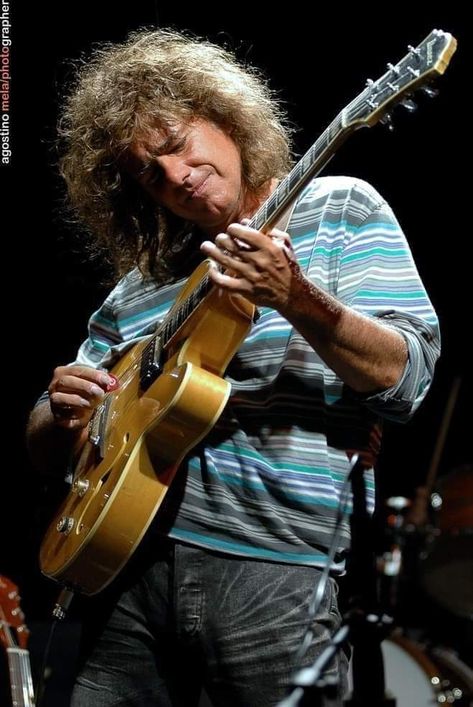 Pat Metheny, Jazz Players, Ibanez Guitars, Guitar Players, Jazz Musicians, Jazz Music, Guitar Player, Led Zeppelin, Zeppelin