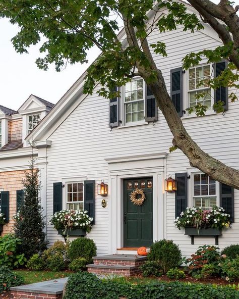 Seaside Home Exterior, Cape Cod Front Doors, Essex Green, Patrick Ahearn Architect, New England Cottage, Patrick Ahearn, Green Shutters, Pretty Homes, Ranch Exterior