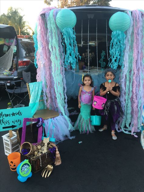 Disney Window Decoration, Trunker Treat Ideas, Trunk Or Treat Ideas, Under The Sea Decorations, Mermaid Theme Birthday Party, Mermaid Halloween, Sea Decor, Mermaid Parties, Mermaid Theme Birthday