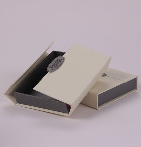 Custom clamshell paper box for wallet #packaging Wallet Box Packaging Design, Wallet Packaging, Book Envelope, Wallet Inspiration, Luxury Box Packaging, Handcrafted Leather Wallet, Innovative Packaging, Clothing Packaging, Folder Design