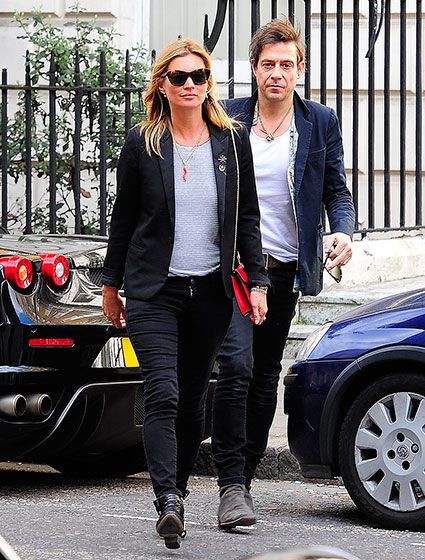 kate moss Jamie Hince, Hooray For Hollywood, Vintage Porsche, The Cotswolds, Hot Pics, Kate Moss, Celebrity Photos, Mansion, Style Icons