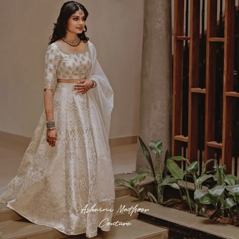 Ashwini Mathoor Couture, White Banarasi Lehenga Bridal, Ivory Color Dress, Off White Banarasi Lehenga, Offwhite Lehenga Combination, White Dhavani, Cream Half Saree, Banarasi Bride, Madhuramveppu Dress