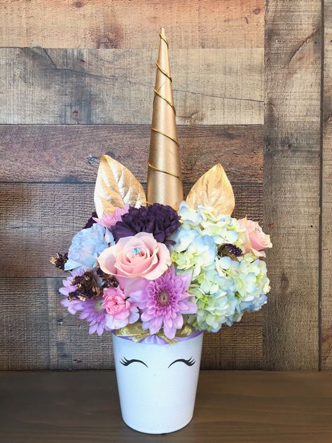 Unicorn Party Flower Arrangements, Unicorn Wedding Decorations, Unicorn Flower Bouquet, Unicorn Floral Arrangement, Unicorn Theme Centerpieces, Unicorn Centerpiece Ideas, Unicorn Flower Arrangement, Unicorn Party Centerpieces, Unicorn Birthday Party Centerpieces