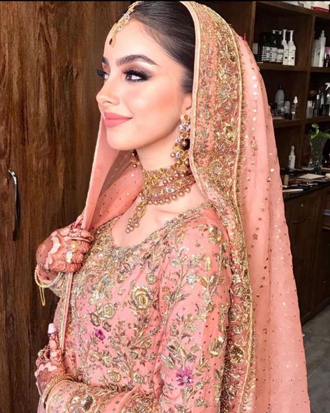 Desi Makeup Looks, Nikkah Aesthetic, Eid Poses, Nikkah Makeup, Desi Makeup, Pakistani Makeup Looks, Pakistani Makeup, Desi Fits, Pakistan Wedding