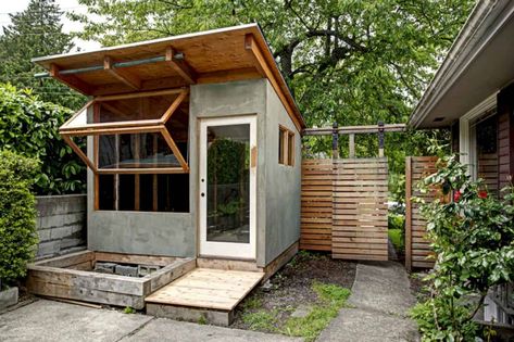 industrial studio shed - Trendir Backyard Art Studio, Backyard Art, Modern Shed, Studio Shed, Small Building, Backyard Studio, A Small House, Cozy Backyard, Backyard Office