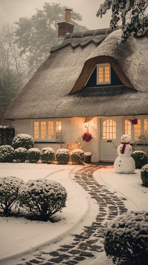 Building Snowman Aesthetic, Fairytale Houses, Coupons For Boyfriend, Winter Cottage, Winter Sky, Christmas Gingerbread House, Cosy Winter, Snowy Winter, Days Until Christmas