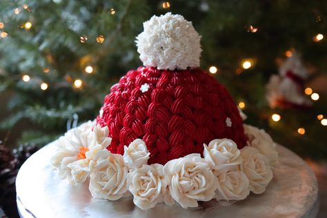 Buttercream Flower, Hat Cake, Buttercream Flower Cake, Cake Decorating Piping, Buttercream Flowers, Flower Cake, Santa Hat, Cake Ideas, Butter Cream