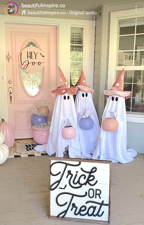 Cute Halloween Decor, Halloween Decor Diy, Halloween Decor Ideas, Casa Halloween, Ghost Diy, Scary Decorations, Halloween Garland, Fall Halloween Decor, Pink Halloween