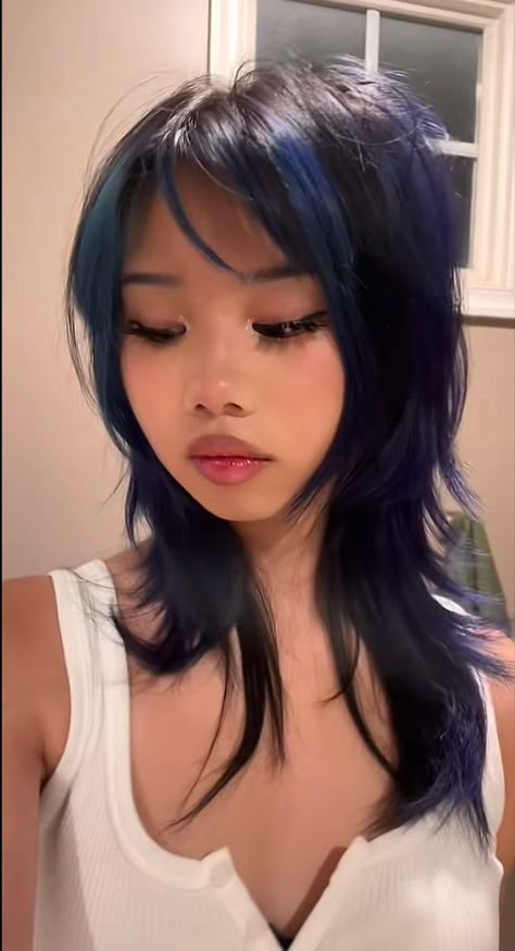 2024 Hair Trends For Women, Jellyfish Haircut, 2024 Hair Trends, Wolfcut Hair, Hair Streaks, Blue Highlights, Hairstyles For Layered Hair, Hair Inspiration Short, Hair Dye Ideas