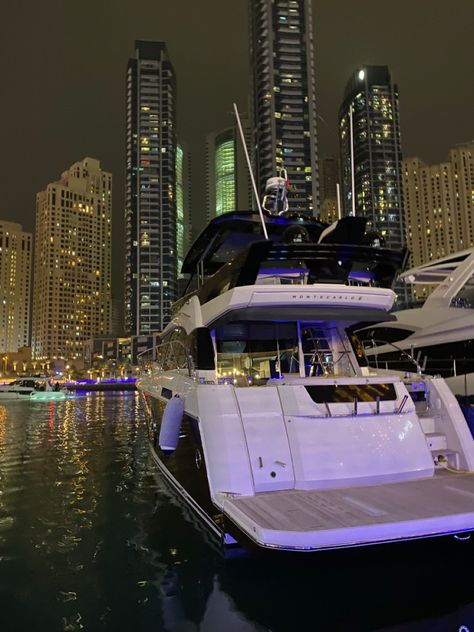 Yatch Aesthetic Night, Dubai Yacht Aesthetic, Yaught Club Aesthetic, Yatch Boat Aesthetic Girl Black, Yacht Bday Party, Yacht Party Aesthetic, Dubai City Night, Yatch Party Outfit Summer, Yacht Birthday Party