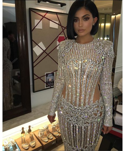 Kylie Jenner en robe Balmain sur-mesure au MET Ball 2016 Kylie Jenner Met Gala, Sequin Outfits, Looks Kylie Jenner, Kylie Jenner Style, Kylie Kristen Jenner, Kendall And Kylie Jenner, Jenner Style, Birthday Dress, Kendall And Kylie