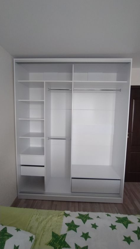 Ladies Wardrobe Design Ideas, Layout For Small Bedroom, Ideas Para Closet Pequeños, Ideas De Closet, Small Closet Design, Creating A Capsule Wardrobe, Wardrobe Revamp, Dressing Design, White Room Decor