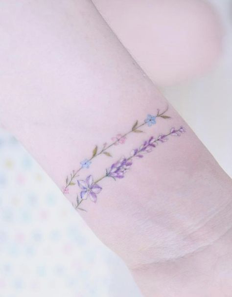 Chain Tattoos, Daisy Chain Tattoo, Tattoo Armband, Small Words Tattoo, Wrist Band Tattoo, Violet Tattoo, Homemade Tattoos, Inspired Images, Chain Tattoo