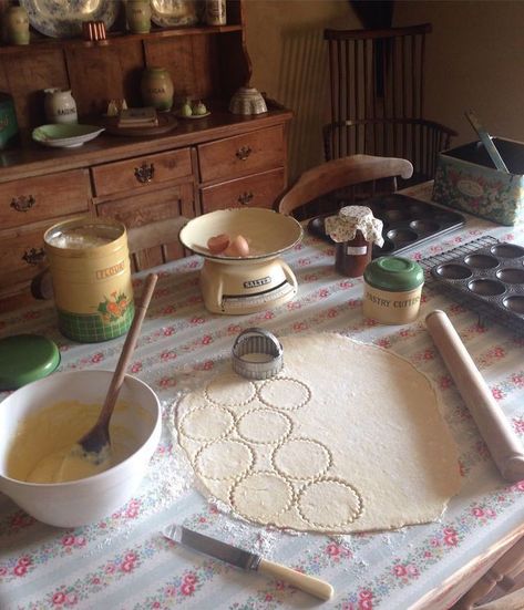 Grandma Aesthetic, Cottagecore Kitchen, The Old Ways, Picnic Hamper, Old Ways, Cottage In The Woods, Grandma Core, Fruit Vegetables, Growing Fruit