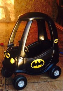 Batmobile DIY Little Tikes Cozy Coupe upcycle. Step by step directions with pictures! Batman Diy, Batman Car, The Bat Man, I Am Batman, Little Tikes, The Batman, Kids' Room, Dark Knight, Future Kids